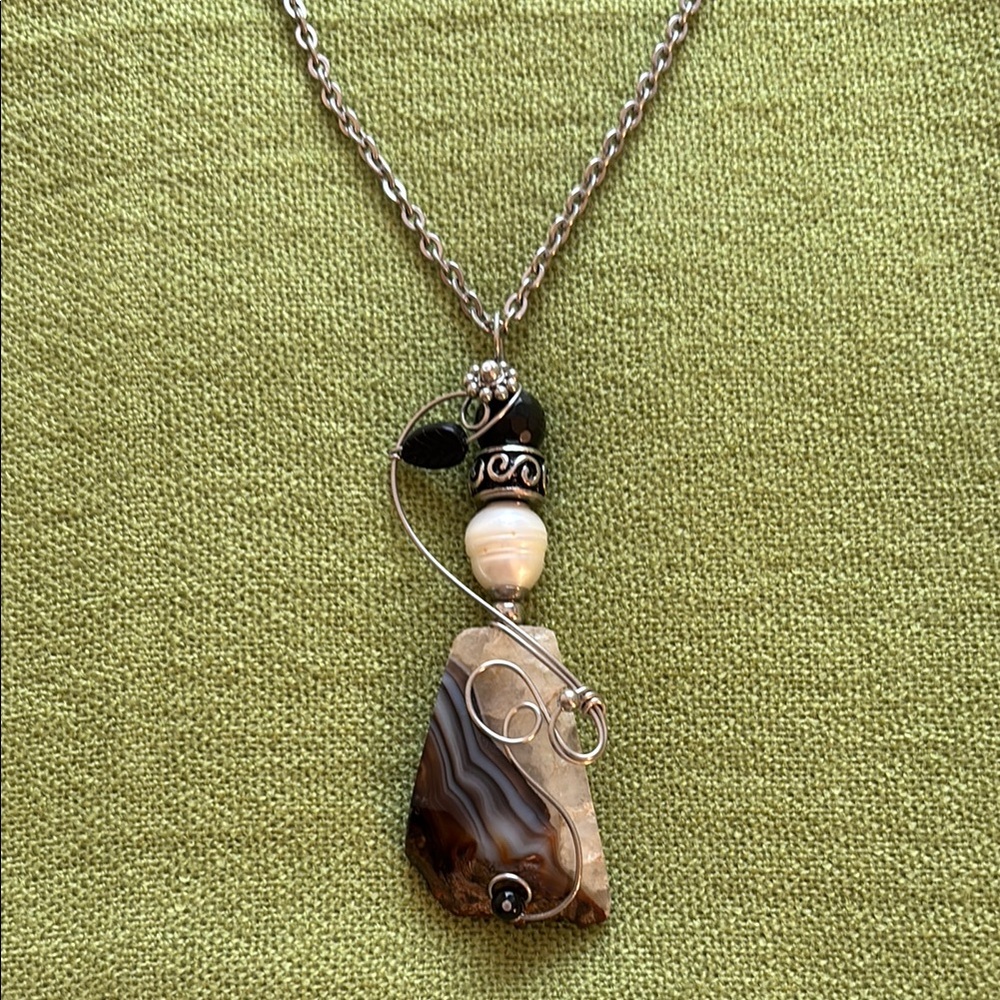 Elegant Silver and Brown Pendant Necklace